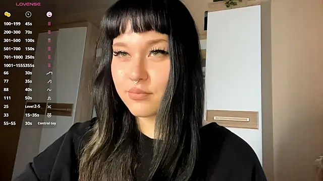 LaurenOveson online show from December 2025 11:15:01 AM