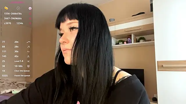 LaurenOveson online show from December 2025 08:12:01 AM