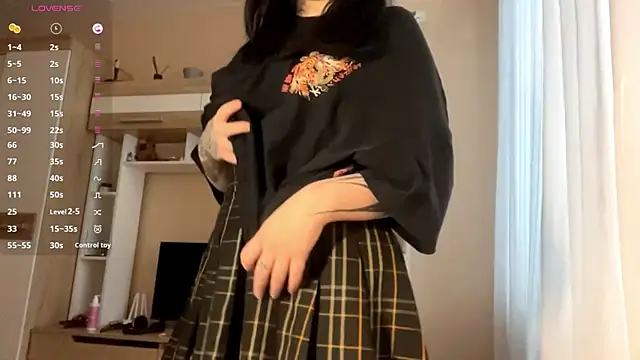 LaurenOveson online show from December 2025 10:42:01 AM