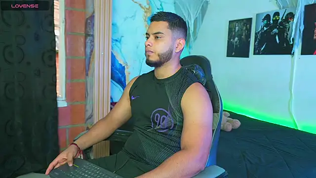 Snapshot of Tiler_wolker chatting on November 2025 10:21:01 PM Tiler wolker online show from November 2025 10:21:01 PM