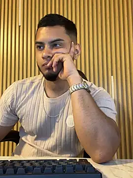 Snapshot of Tiler_wolker chatting on November 2025 01:04:02 AM Tiler wolker online show from November 2025 01:04:02 AM