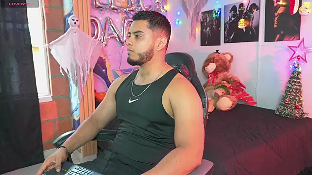 Snapshot of Tiler_wolker chatting on December 2025 08:24:02 PM Tiler wolker online show from December 2025 08:24:02 PM