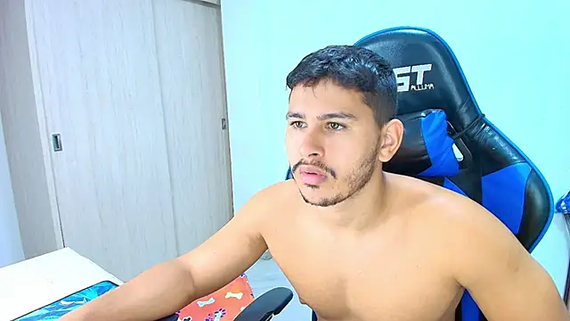 sophia and alex online show from October 2025 04:16:02 AM