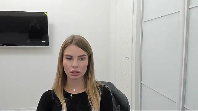 LinaBey online show from October 2025 01:26:02 PM