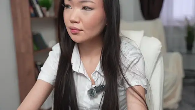 Snapshot of OnieClose chatting on December 2025 07:36:02 AM OnieClose online show from December 2025 07:36:02 AM