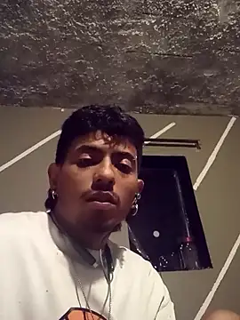 SkinniYamo online show from March 2026 06:52:01 AM