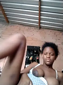 Blondecurv24 online show from November 2025 01:28:01 PM