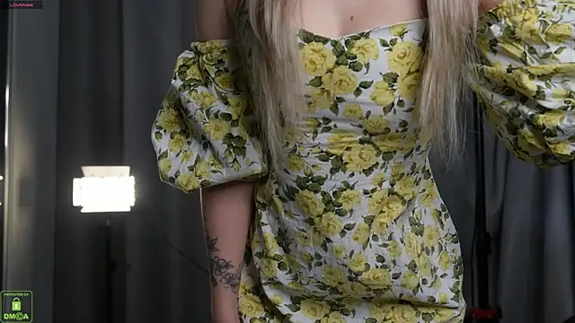 Snapshot of Hochu_Labubu chatting on October 2025 12:39:02 PM Hochu Labubu online show from October 2025 12:39:02 PM