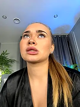 Snapshot of MilaRaven chatting on November 2025 07:01:01 AM MilaRaven online show from November 2025 07:01:01 AM