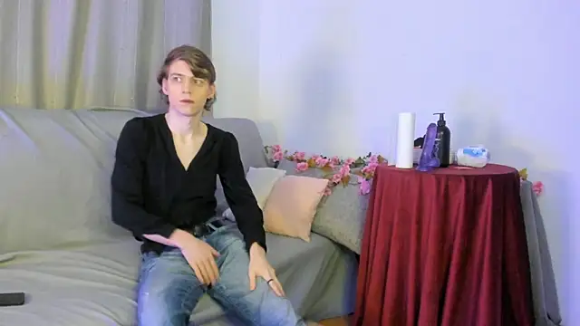 Snapshot of AvenGlow chatting on February 2026 08:43:01 PM AvenGlow online show from February 2026 08:43:01 PM