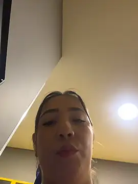 Hannahpradaa  online show from November 2025 07:38:01 PM