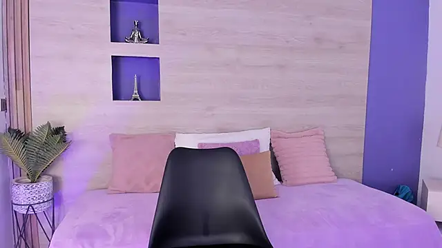 Hillary hott online show from November 2025 01:33:01 PM