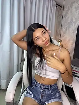 Snapshot of velina18 chatting on October 2025 03:43:02 AM velina18 online show from October 2025 03:43:02 AM