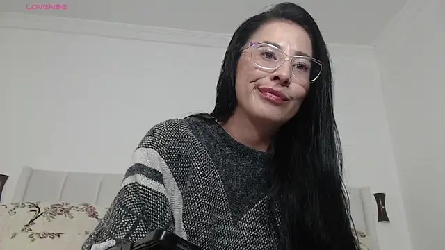 Emma Hotkiss online show from April 2026 03:57:02 AM