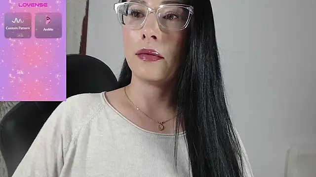 Emma Hotkiss online show from July 2026 01:33:01 AM