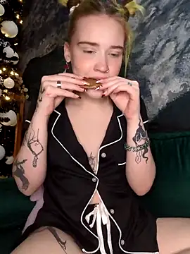 Snapshot of mattiethebaddieee chatting on December 2025 01:21:02 AM mattiethebaddieee online show from December 2025 01:21:02 AM