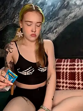 Snapshot of mattiethebaddieee chatting on December 2025 10:49:02 PM mattiethebaddieee online show from December 2025 10:49:02 PM