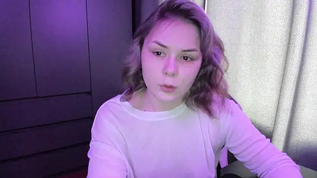 sophia lix online show from December 2025 05:01:01 AM