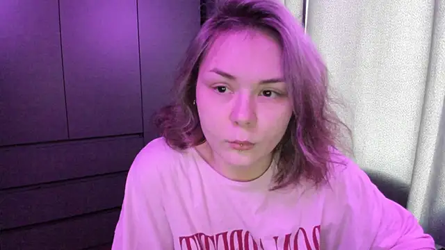 sophia lix online show from December 2025 04:29:02 AM