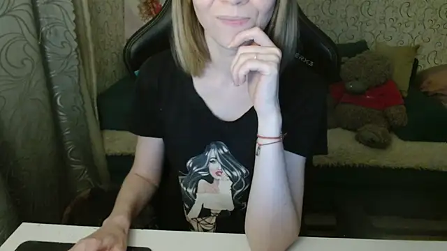 Snapshot of _Alisa_Allison_ chatting on October 2025 02:40:01 PM  Alisa Allison  online show from October 2025 02:40:01 PM