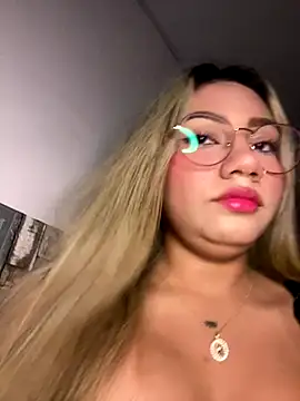 Snapshot of Vicky-Nova chatting on October 2025 04:05:02 AM Vicky-Nova online show from October 2025 04:05:02 AM