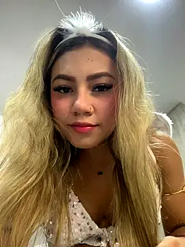 Snapshot of Vicky-Nova chatting on October 2025 10:33:02 PM Vicky-Nova online show from October 2025 10:33:02 PM