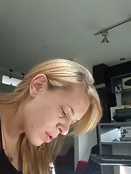 coralu2215 online show from February 2026 12:58:02 PM