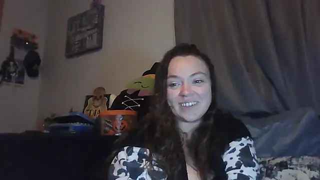 Snapshot of BartenderSteph chatting on October 2025 06:15:02 AM BartenderSteph online show from October 2025 06:15:02 AM