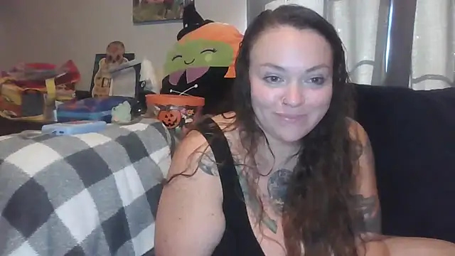 Snapshot of BartenderSteph chatting on October 2025 05:47:03 PM BartenderSteph online show from October 2025 05:47:03 PM