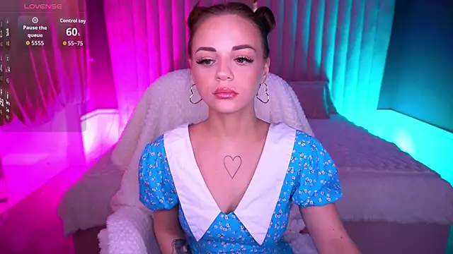 Snapshot of LexxxyJoy chatting on November 2025 06:01:02 AM LexxxyJoy online show from November 2025 06:01:02 AM