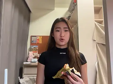 AlishaCheng online show from December 2025 01:40:02 PM