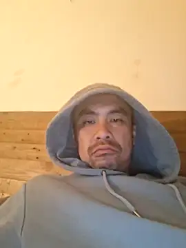 Stronggdragon85 online show from May 2026 01:05:02 PM