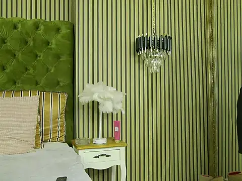 MiaJenner online show from November 2025 06:03:01 AM