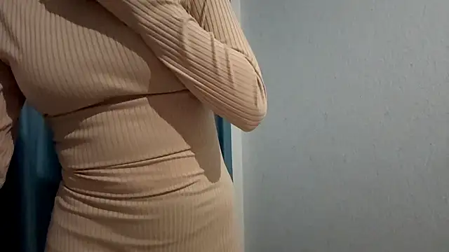 Snapshot of HOTBellakle chatting on November 2025 04:10:02 PM HOTBellakle online show from November 2025 04:10:02 PM