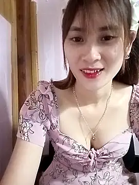 Snapshot of Em_xinh01 chatting on May 2026 02:14:01 PM Em xinh01 online show from May 2026 02:14:01 PM
