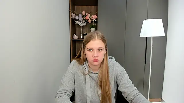 Snapshot of LuciaTiell chatting on October 2025 07:54:01 AM LuciaTiell online show from October 2025 07:54:01 AM