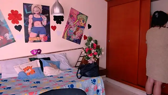 Snapshot of EmmilyConnor chatting on November 2025 01:44:01 PM EmmilyConnor online show from November 2025 01:44:01 PM