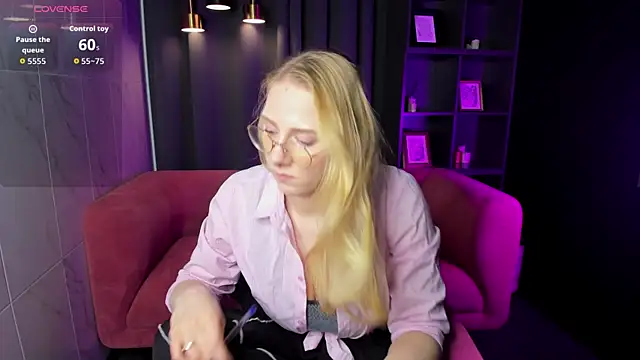 Liana Ln online show from December 2025 08:04:02 PM