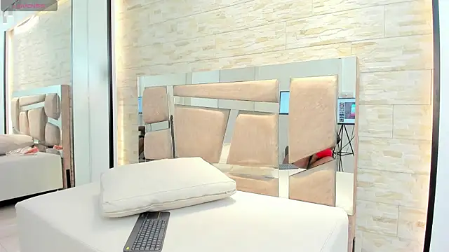 sheinny brown online show from November 2025 07:04:02 PM