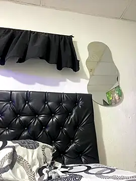 Snapshot of zui_luu chatting on November 2025 04:17:02 PM zui luu online show from November 2025 04:17:02 PM