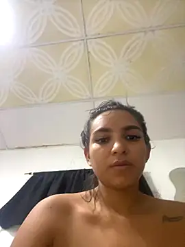 Snapshot of zui_luu chatting on November 2025 10:41:02 AM zui luu online show from November 2025 10:41:02 AM