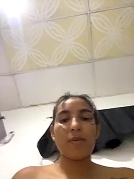 Snapshot of zui_luu chatting on December 2025 05:23:01 AM zui luu online show from December 2025 05:23:01 AM