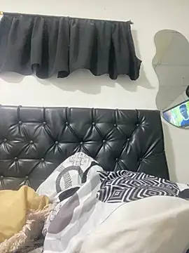 Snapshot of zui_luu chatting on December 2025 05:57:01 AM zui luu online show from December 2025 05:57:01 AM