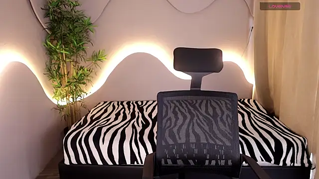 Meganpeach  online show from February 2026 02:22:01 PM