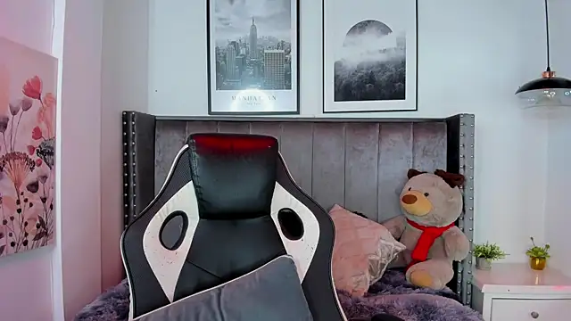 Niick Twiink online show from December 2025 07:53:01 PM