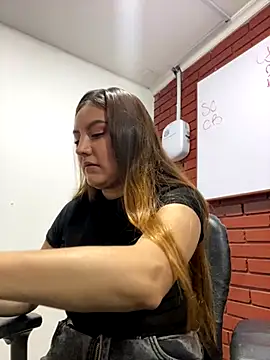 Adrimaretti online show from November 2025 07:07:02 PM