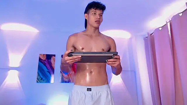 KamiSuarez online show from April 2026 07:23:02 PM