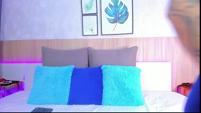 Snapshot of Alanna-Hank chatting on October 2025 02:58:02 AM Alanna-Hank online show from October 2025 02:58:02 AM