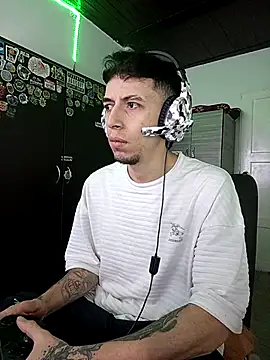 Snapshot of Aron_Jones_ chatting on October 2025 09:27:01 PM Aron Jones  online show from October 2025 09:27:01 PM