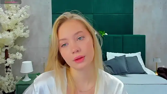 Melanie Ryer online show from November 2025 01:11:01 AM